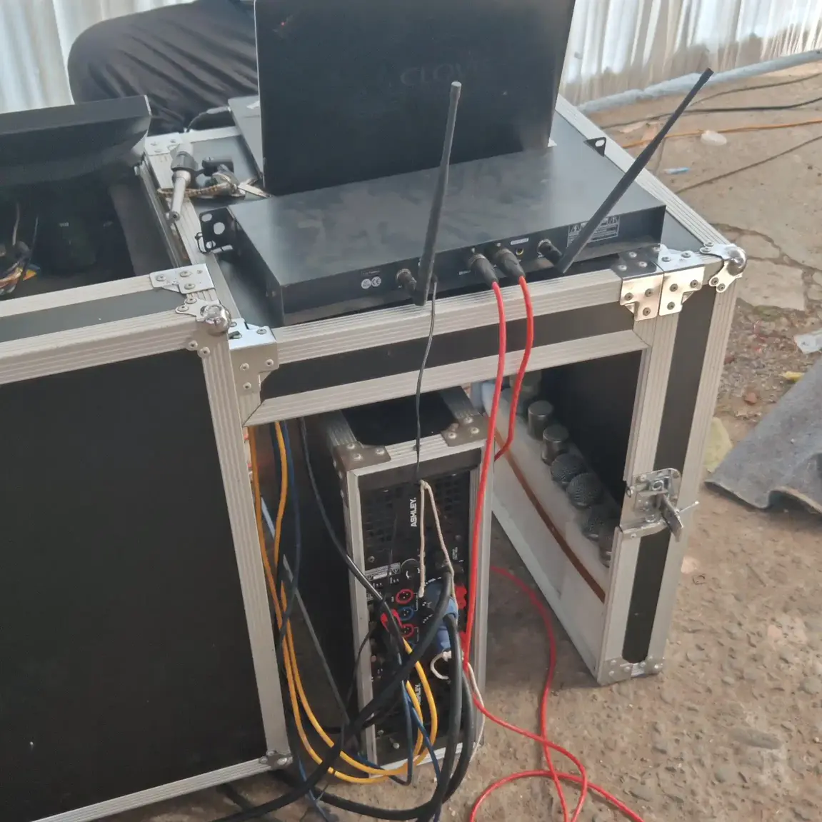 meja mixing dari POV tamu